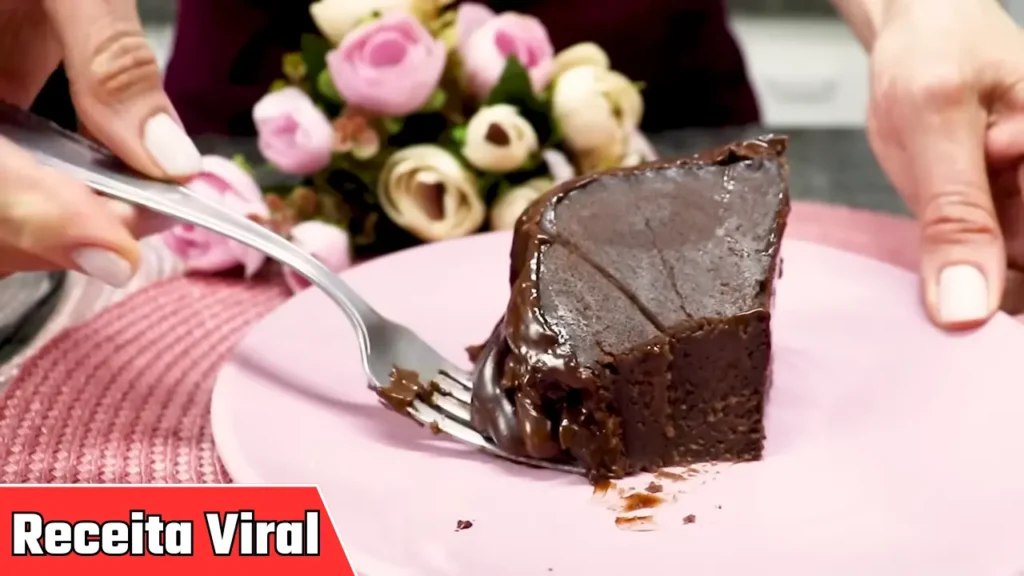 BOLO DE CHOCOLATE CREMOSO! BASTA MISTURAR NO LIQUIDIFICADOR Modo de Preparo